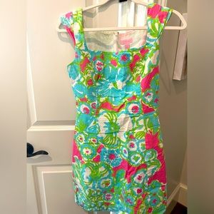 The colors on this dress are so Lilly! Love it!